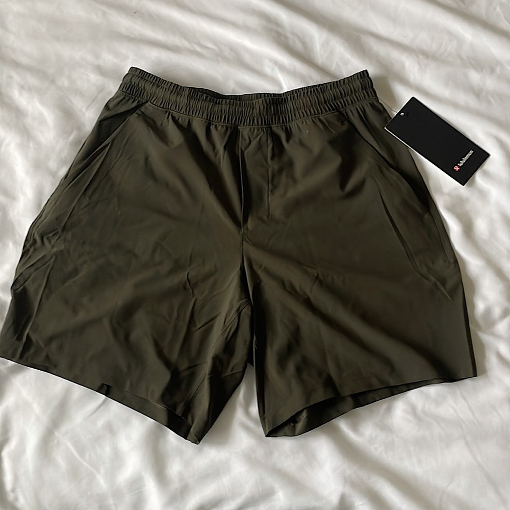 NWT LULULEMON M PACEBREAKER 7” LINERLESS